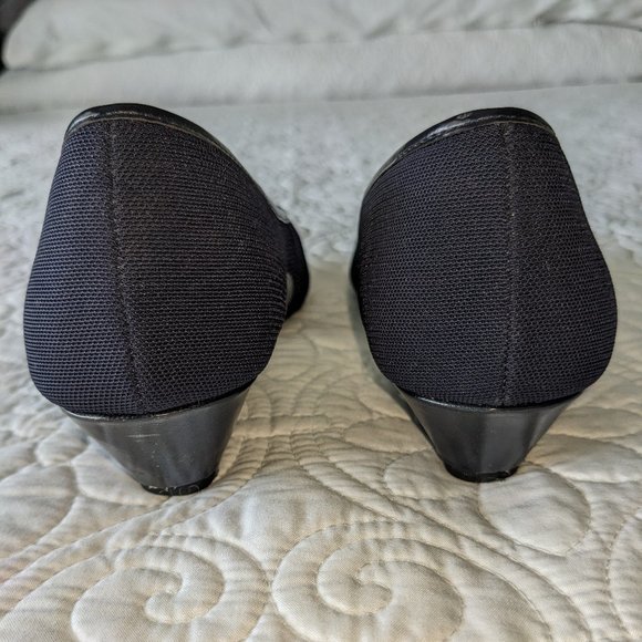 Dark Blue Reserve Dress Barn Cut-out Open Toe shoes in a size 8 - Picture 5 of 7